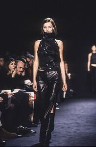 1888642031_CostumeNational1999WomenRTW52.thumb.jpg.0b2a0f144f9b16e2ac7a2cf1ced3b380.jpg