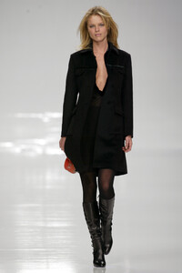 1890385346_Blumarine2002WomenRTW6.thumb.jpg.dd6d3a4fe7af001a2c85c93af0d28bf9.jpg