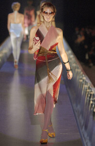 Fendi SS 2004 - 29 - Jessica Miller.jpg