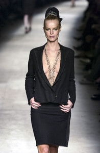 1900127953_Lanvin2003WomenRTW5.thumb.jpg.a04197d0ea590f6428e5eb017cc60b84.jpg