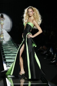 1921821143_GianniVersace2002HauteCouture84.thumb.jpg.2795853ca467e8b9bd4781c1dde62477.jpg