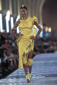 1928477864_ChristianDior1999HauteCouture14.thumb.jpg.bbf56e32c080774f2bfc7c89a3d6472d.jpg