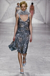 1929005008_Blumarine2003WomenRTW73.thumb.jpg.62082558d04a075c30d4e7c0d56790a3.jpg
