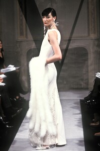 1932574399_Valentino1998HauteCouture76.thumb.jpg.9d82796721c2654102c017a036e7147e.jpg