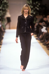 193448079_PierreBalmain2001HauteCouture32.thumb.jpg.4bd48d849a3ab35c2125d3429948db35.jpg