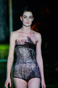 1948824442_ATELIER-VERSACE-SPRING-1999(7).thumb.jpg.13ba679ad23eff045680c125048194a4.jpg