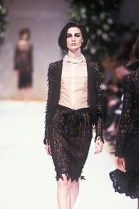 1965417102_PierreBalmain2001HauteCouture86.thumb.jpg.aa8b753585a3319f47f422b56874813f.jpg