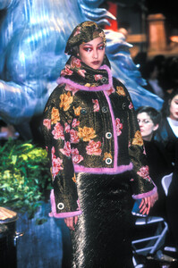 1969728593_ChristianDior1998WomenRTW29.thumb.jpg.9ce9bcfc544a8ae8e50e1b3a9fd4dc90.jpg