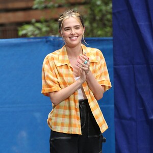        zoe100821BZNimage112.jpg