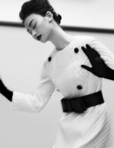 He-Cong-Txema-Yeste-Harpers-Bazaar-China-September+(3).jpg