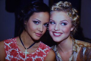 19833151_backstage(2).thumb.jpg.7998e2bbbc13e283e94396843d03de7a.jpg