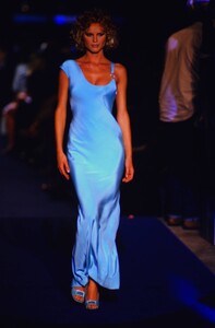 1990680756_VERSACE-MENSWEAR-SPRING-1997(13).thumb.jpg.791a36e5e1cececea97a8ac33d368dc0.jpg