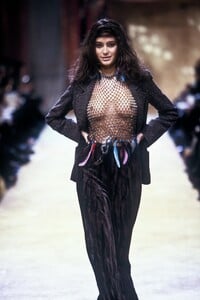1999330261_EmanuelUngaro1999WomenRTW77.thumb.jpg.48586a80e6e937dfa298de05c3b7d2f3.jpg