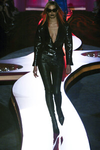 1999884379_GianniVersace2002HauteCouture73.thumb.jpg.96ca4230beaa6985115b26ec66e53af4.jpg