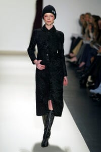 200531036_OscardelaRenta2003WomenRTW8.thumb.jpg.7ca6f64c8e7e9cce0c0ca232033623d5.jpg
