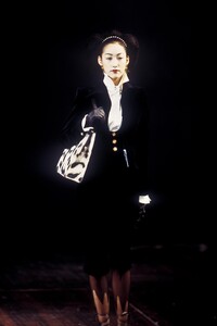 2023763086_VivienneWestwood1997WomenRTW44.thumb.jpg.a8159e06b5d0b2bf19bd69e204fbbe9d.jpg