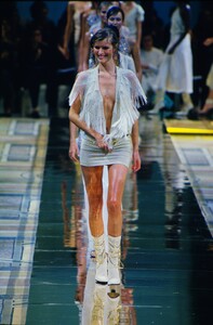 2024250264_chloe-ss-2000(15).thumb.jpg.c5a7f48deec2e92b74d75a310f9edf4a.jpg