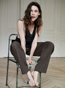 Astrid-Bergès-Frisbey-Feet-4918992.jpg