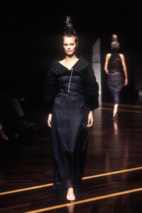 2032618733_GianfrancoFerre1999WomenRTW113.thumb.jpg.a0ad34108f4a8626a4231b0a73b444bf.jpg