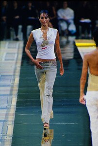 2051026061_chloe-ss-2000(27).thumb.jpg.b296d271cc8e683aaa392db4e1524e0a.jpg