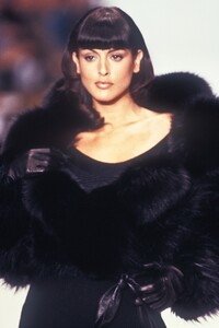 206117138_GianfrancoFerre1995WomenRTW74.thumb.jpg.87442a4b94997724e53fd3f0510f8e0b.jpg
