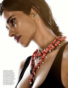 poja 09-21-vogue-pdf-page-005.jpg