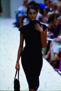 2066590696_emanuel-ungaro-hc-fw-1998(5).thumb.jpg.fbf438724ec609f2e304940fbf50f971.jpg