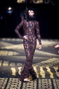 2072634809_EmanuelUngaro2001HauteCouture77.thumb.jpg.1917fb075e356d7626b1d5f12c8e36d5.jpg