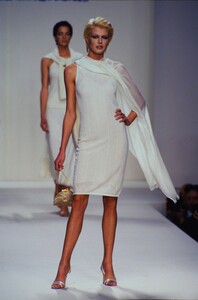 2083746729_oscar-de-la-renta-ss-1997(5).thumb.jpg.7466499c6cf1ffa40336f6b66a858074.jpg