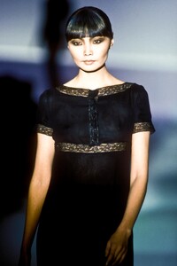 2092298699_Valentino1996WomenRTW247.thumb.jpg.cb55e63944c020b94a12f4a6d1b07669.jpg