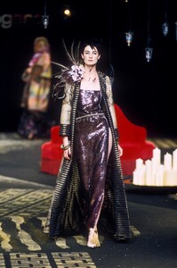 2101240282_EmanuelUngaro2001HauteCouture42.thumb.jpg.4de955423bd6128329691c71dd7f0214.jpg