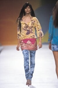 2120439186_EmanuelUngaro2000WomenRTW5.thumb.jpg.d66583895ad20b6eaf183908825380e2.jpg