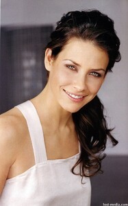 2130735287_EvangelineLily34567897654740full-evangeline-lilly.thumb.jpg.2c161db2b5092cfa97a7b2ca6113c272.jpg