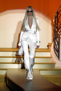 2130989334_GianniVersace2004HauteCouture1.thumb.jpg.2603432c3fa0fc9af03bd0e80da930cd.jpg