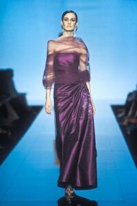 2132389822_Valentino2000HauteCouture58.thumb.jpg.21e3b25af7a080b0559286b35e14ce02.jpg