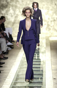 2136479479_Versace2001Menswear7.thumb.jpg.e6c991fa750025154069f8e59bc01e64.jpg