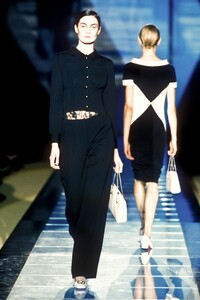 2138673324_Valentino2000HauteCouture6.thumb.jpg.db9b042182b0f7d458fc4ce1d4138a12.jpg