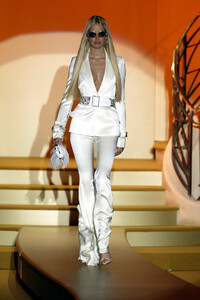 2146225947_GianniVersace2004HauteCouture2.thumb.jpg.8676318314880716e9f185571f6337bc.jpg