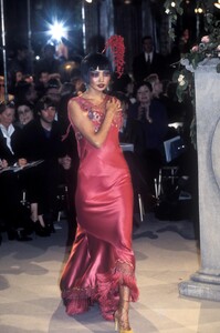 223697724_ChristianDior1997HauteCouture136.thumb.jpg.6c03542fd95ed777e4a20ad3c6d3c3ae.jpg