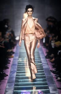 236254009_Versace2000WomenRTW33.thumb.jpg.83dd86b51aa64a049cdfd99f70e1186b.jpg