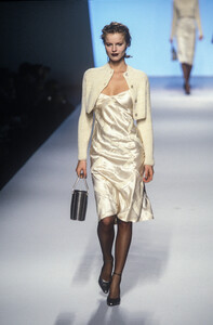 236854645_SalvatoreFerragamo1998WomenRTW71.thumb.jpg.2c3e943cb4a3f9f435880e48f7228771.jpg