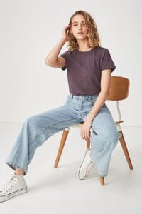 238221-403-2.jpg