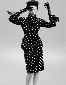He-Cong-Txema-Yeste-Harpers-Bazaar-China-September+(9).jpg