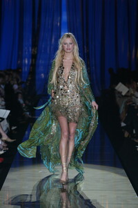 242375303_ElieSaab2003HauteCouture6.thumb.jpg.00849ba05d8158f914c15b4227c0843d.jpg