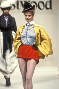 24289576_VivienneWestwood1994WomenRTW17.thumb.jpg.c9b13fe36c15ef1e1b4c7329e5930148.jpg