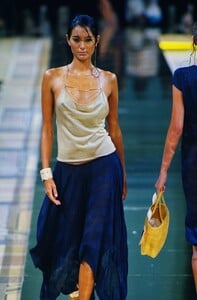 250799692_chloe-ss-2000(24).thumb.jpg.89c19da3db063a7dde2a5f6bf37dc8fb.jpg