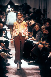 251573890_JeanPaulGaultier1994WomenRTW3.thumb.jpg.71bae3325d6bd71387b53d12a11ba6d9.jpg