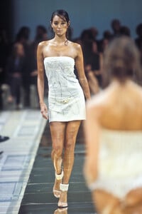255263952_Chloe2000WomenRTW58.thumb.jpg.73ffa7d1e2bdeb92883d72fcff6b154c.jpg