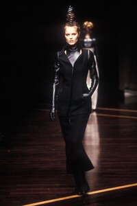 263786963_GianfrancoFerre1999WomenRTW100.thumb.jpg.84a301a7730d9dce0e9cc45f75dd59f4.jpg