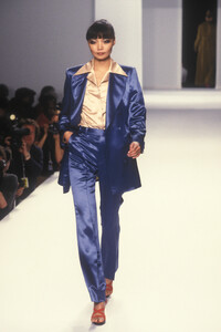 265508493_IsaacMizrahi1996WomenRTW73.thumb.jpg.8a4d72d24117e261f088da62a9d71ee2.jpg